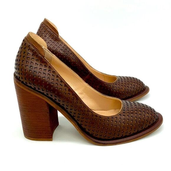 Kelsi Dagger Hall Pump - Picture 3 of 9